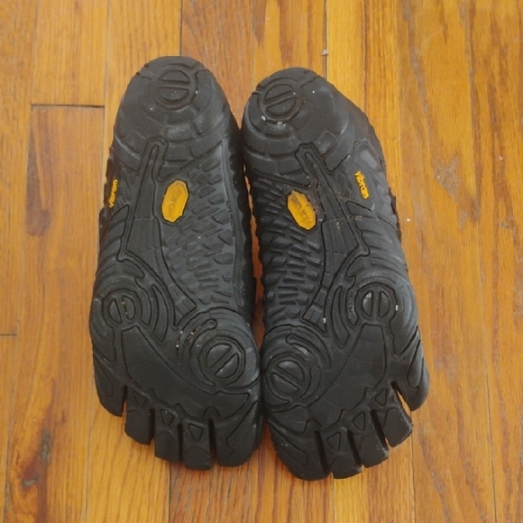 Vibram Black Athletic Shoes - Picture 4 of 4